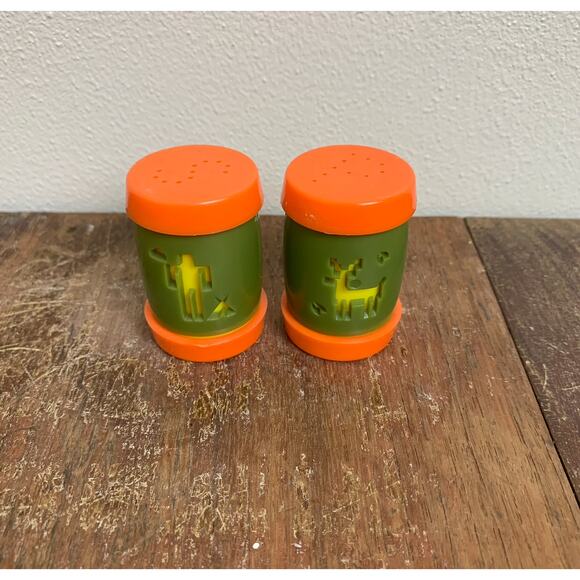 Vintage St. Labre Indian School Montana green Orange Salt & Pepper Shakers - Picture 6 of 7